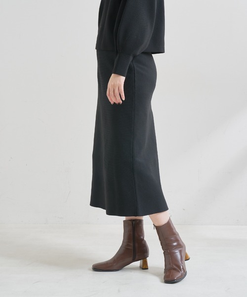 natural couture（ナチュラルクチュール）の「【WEB限定カラー有り】おうちで洗えるプチプラスポンディッシュニットスカート（スカート・レディース・ブラック/オフホワイト/カーキ/サックスブルー/イエロー/グレイッシュベージュ・FREE）」の10枚目の写真