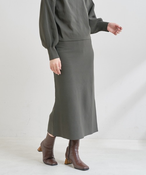 natural couture（ナチュラルクチュール）の「【WEB限定カラー有り】おうちで洗えるプチプラスポンディッシュニットスカート（スカート・レディース・ブラック/オフホワイト/カーキ/サックスブルー/イエロー/グレイッシュベージュ・FREE）」の18枚目の写真