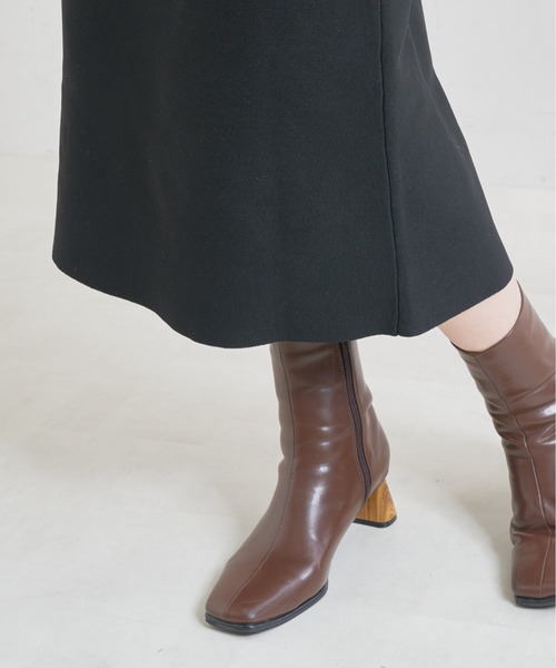 natural couture（ナチュラルクチュール）の「【WEB限定カラー有り】おうちで洗えるプチプラスポンディッシュニットスカート（スカート・レディース・ブラック/オフホワイト/カーキ/サックスブルー/イエロー/グレイッシュベージュ・FREE）」の9枚目の写真