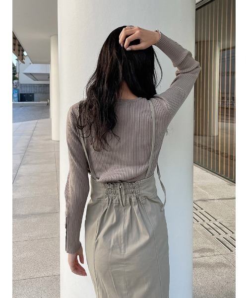 ENVYM（アンビー）の「スリーブボタンＶネックＫＮＩＴ（ニット/セーター・レディース・ホワイト/ブラック/ベージュ・FREE）」の9枚目の写真