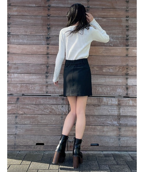 ENVYM（アンビー）の「スリーブボタンＶネックＫＮＩＴ（ニット/セーター・レディース・ホワイト/ブラック/ベージュ・FREE）」の8枚目の写真