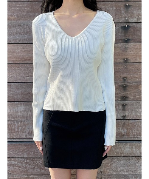 ENVYM（アンビー）の「スリーブボタンＶネックＫＮＩＴ（ニット/セーター・レディース・ホワイト/ブラック/ベージュ・FREE）」の13枚目の写真