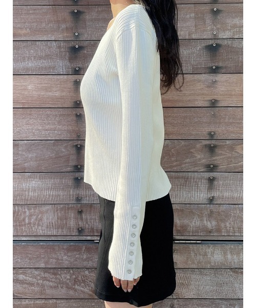 ENVYM（アンビー）の「スリーブボタンＶネックＫＮＩＴ（ニット/セーター・レディース・ホワイト/ブラック/ベージュ・FREE）」の14枚目の写真