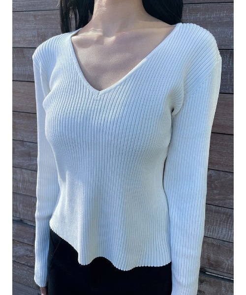 ENVYM（アンビー）の「スリーブボタンＶネックＫＮＩＴ（ニット/セーター・レディース・ホワイト/ブラック/ベージュ・FREE）」の16枚目の写真