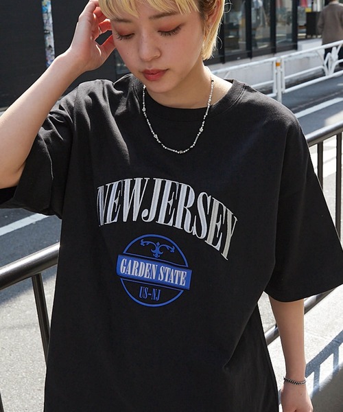 MONO-MART（モノマート）の「ビッグシルエット カレッジロゴ ナイロン刺繍/リンガー 半袖Tシャツ（Tシャツ/カットソー・メンズ・ホワイト/ブラック/グリーン/オートミール/ホワイト系/ホワイト系1/ブラック系1/アイボリー系1/ダークグリーン系1/ブルー系/ブルー系1/オレンジ系1・M/L）」の6枚目の写真