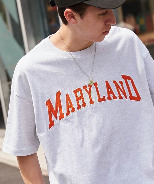 MONO-MART（モノマート）の「ビッグシルエット カレッジロゴ ナイロン刺繍/リンガー 半袖Tシャツ（Tシャツ/カットソー・メンズ・ホワイト/ブラック/グリーン/オートミール/ホワイト系/ホワイト系1/ブラック系1/アイボリー系1/ダークグリーン系1/ブルー系/ブルー系1/オレンジ系1・M/L）」の7枚目の写真