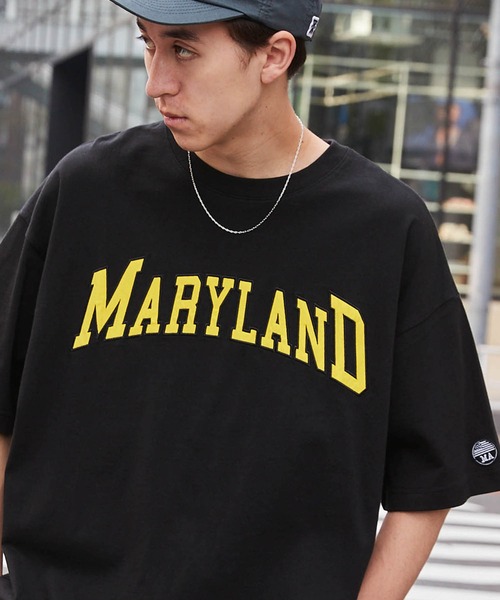 MONO-MART（モノマート）の「ビッグシルエット カレッジロゴ ナイロン刺繍/リンガー 半袖Tシャツ（Tシャツ/カットソー・メンズ・ホワイト/ブラック/グリーン/オートミール/ホワイト系/ホワイト系1/ブラック系1/アイボリー系1/ダークグリーン系1/ブルー系/ブルー系1/オレンジ系1・M/L）」の5枚目の写真