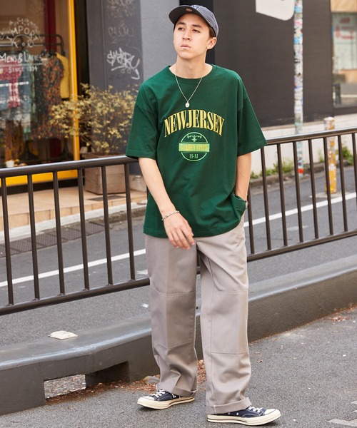 MONO-MART（モノマート）の「ビッグシルエット カレッジロゴ ナイロン刺繍/リンガー 半袖Tシャツ（Tシャツ/カットソー・メンズ・ホワイト/ブラック/グリーン/オートミール/ホワイト系/ホワイト系1/ブラック系1/アイボリー系1/ダークグリーン系1/ブルー系/ブルー系1/オレンジ系1・M/L）」の17枚目の写真