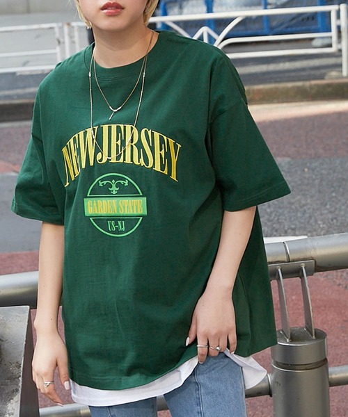 MONO-MART（モノマート）の「ビッグシルエット カレッジロゴ ナイロン刺繍/リンガー 半袖Tシャツ（Tシャツ/カットソー・メンズ・ホワイト/ブラック/グリーン/オートミール/ホワイト系/ホワイト系1/ブラック系1/アイボリー系1/ダークグリーン系1/ブルー系/ブルー系1/オレンジ系1・M/L）」の21枚目の写真