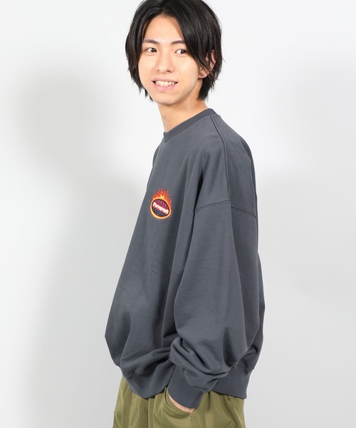 Paragraph(パラグラフ)の「【PARAGRAPH/パラグラフ】 FLAME SATIN SWEATSHIRT / フレイムロゴ プルオーバースウェット(スウェット・メンズ・ホワイト/チャコールグレー/パープル/グリーン/ブルーグレー・FREE)」の8枚目の写真