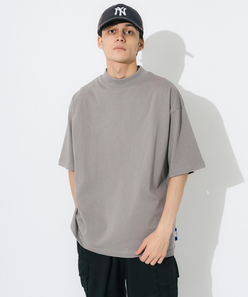 Ressaca(レサーカ)の「モックネック オーバーサイズ 半袖 無地Tシャツ(Tシャツ/カットソー・メンズ・ホワイト/チャコールグレー/ブラック/ベージュ/グレー/オレンジ/グリーン・M/L/XL)」の4枚目の写真