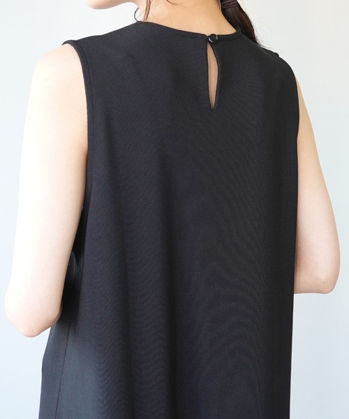 IAMUSE（アイアミューズ）の「【IAMUSE】Ｖネックストレートロングワンピース S0631（ワンピース・レディース・ブラック/グレイッシュベージュ・FREE）」の6枚目の写真