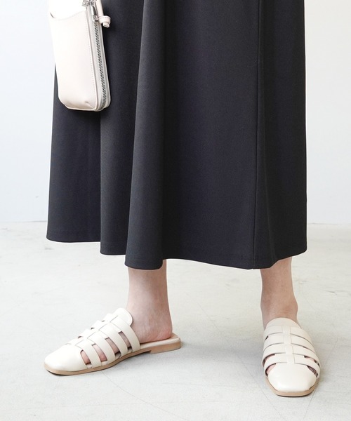 IAMUSE（アイアミューズ）の「【IAMUSE】Ｖネックストレートロングワンピース S0631（ワンピース・レディース・ブラック/グレイッシュベージュ・FREE）」の7枚目の写真