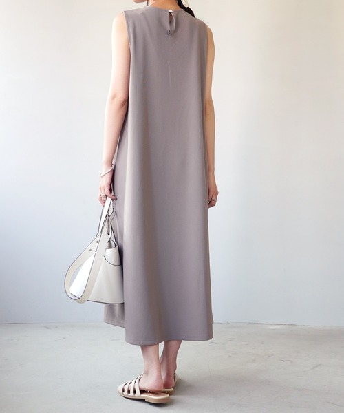 IAMUSE（アイアミューズ）の「【IAMUSE】Ｖネックストレートロングワンピース S0631（ワンピース・レディース・ブラック/グレイッシュベージュ・FREE）」の10枚目の写真