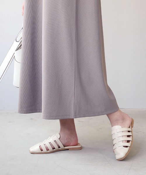 IAMUSE（アイアミューズ）の「【IAMUSE】Ｖネックストレートロングワンピース S0631（ワンピース・レディース・ブラック/グレイッシュベージュ・FREE）」の14枚目の写真