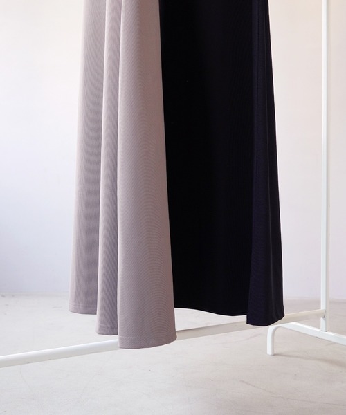 IAMUSE（アイアミューズ）の「【IAMUSE】Ｖネックストレートロングワンピース S0631（ワンピース・レディース・ブラック/グレイッシュベージュ・FREE）」の16枚目の写真