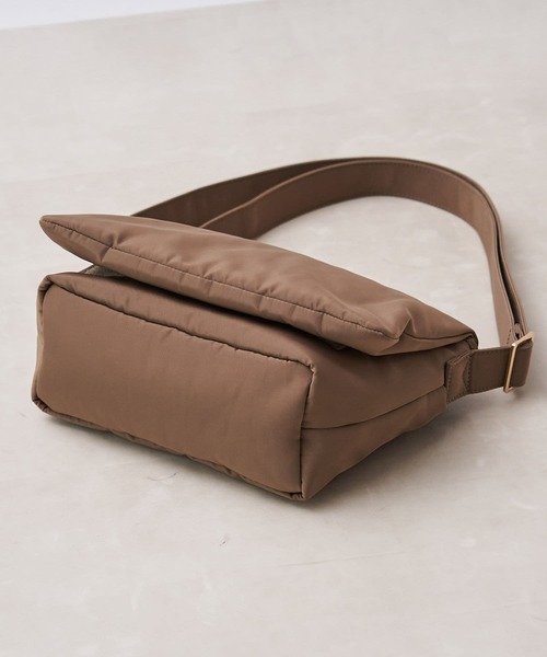 RIVE DROITE（リヴドロワ）の「R.good/アールドットグッド/パフィーフラップバッグ（ショルダーバッグ・レディース・ベージュ/ブラック・FREE）」の18枚目の写真