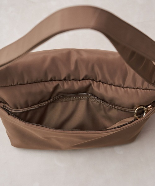 RIVE DROITE（リヴドロワ）の「R.good/アールドットグッド/パフィーフラップバッグ（ショルダーバッグ・レディース・ベージュ/ブラック・FREE）」の9枚目の写真