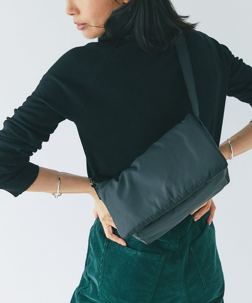 RIVE DROITE（リヴドロワ）の「R.good/アールドットグッド/パフィーフラップバッグ（ショルダーバッグ・レディース・ベージュ/ブラック・FREE）」の7枚目の写真