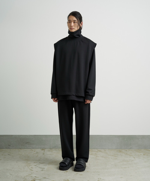 TROVE（トローヴ）の「TROVE 2022AW / MERINO WOOL 36G SWEAT VEST（ベスト・メンズ・ブラック/ダークグレー・1/3）」の10枚目の写真