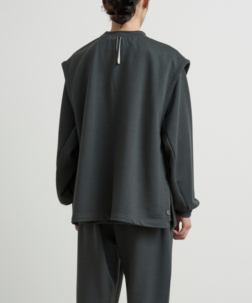TROVE（トローヴ）の「TROVE 2022AW / MERINO WOOL 36G SWEAT VEST（ベスト・メンズ・ブラック/ダークグレー・1/3）」の5枚目の写真