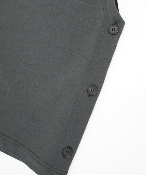 TROVE（トローヴ）の「TROVE 2022AW / MERINO WOOL 36G SWEAT VEST（ベスト・メンズ・ブラック/ダークグレー・1/3）」の11枚目の写真