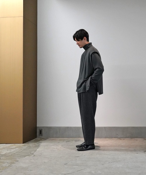 TROVE（トローヴ）の「TROVE 2022AW / MERINO WOOL 36G SWEAT VEST（ベスト・メンズ・ブラック/ダークグレー・1/3）」の14枚目の写真