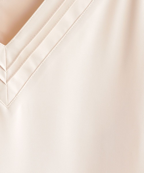 Andemiu(アンデミュウ)の「Vネックタックブラウス150709(シャツ/ブラウス・レディース・ダークブラウン/アイボリー/パープル系その他・FREE)」の19枚目の写真