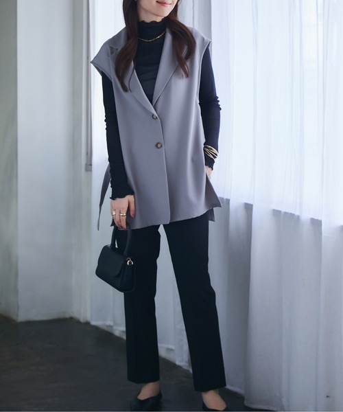 ECRIRE（エクリール）の「サイドスリットジレ（ベスト・レディース・ブラック/ベージュ/グレー・M）」の4枚目の写真