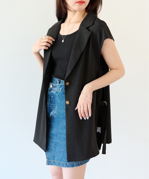 ECRIRE（エクリール）の「サイドスリットジレ（ベスト・レディース・ブラック/ベージュ/グレー・M）」の2枚目の写真