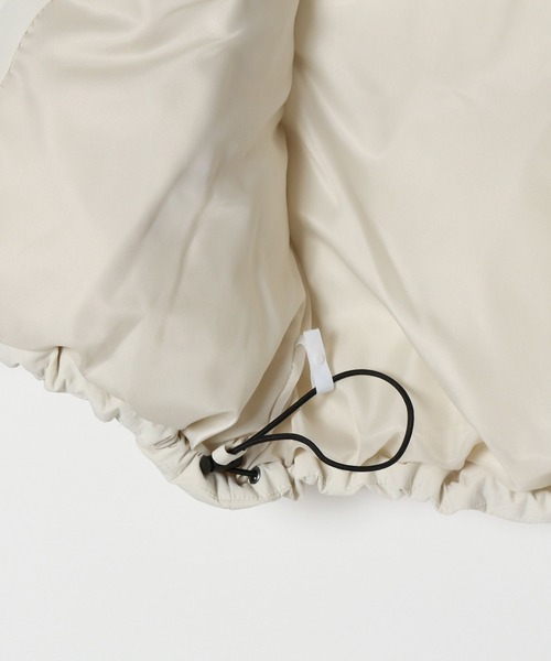 LOWRYS FARM(ローリーズファーム)の「エアサーマルベスト 298173(ダウンベスト・キッズ・ブラック/アイボリー・150cm/160cm)」の8枚目の写真