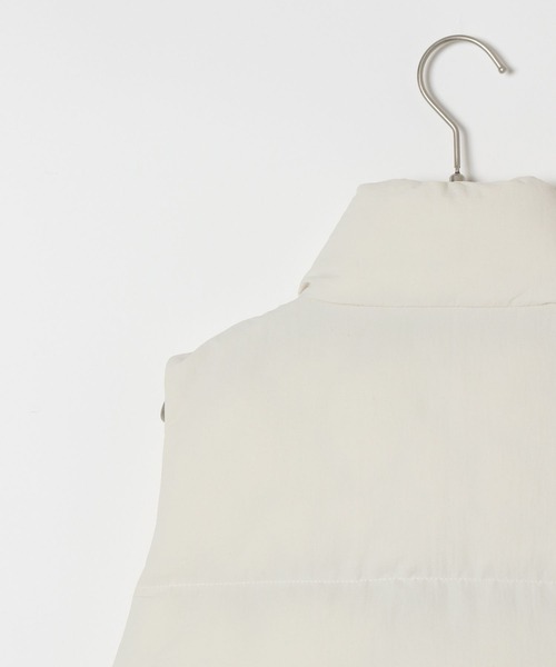 LOWRYS FARM(ローリーズファーム)の「エアサーマルベスト 298173(ダウンベスト・キッズ・ブラック/アイボリー・150cm/160cm)」の11枚目の写真