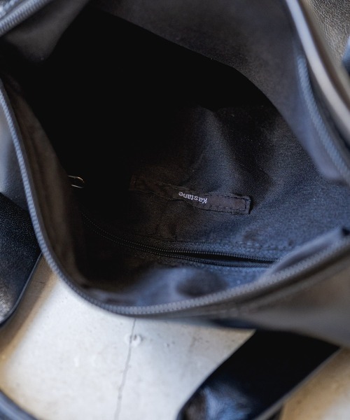 Kastane(カスタネ)の「【2022AWアイテム】フェイクレザーボストンバック(ボストンバッグ・レディース・ブラック/ブルー/ブラウン・FREE)」の12枚目の写真