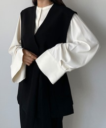 Louere | ノーカラーVネックベルト付きベスト(ベスト)