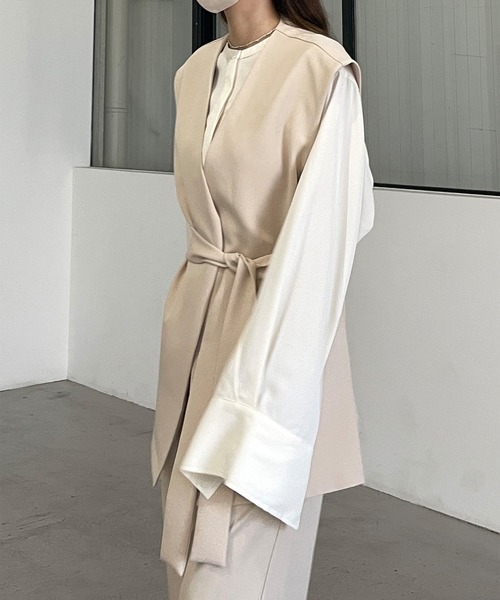 Louere（ルエレ）の「ノーカラーVネックベルト付きベスト（ベスト・レディース・モカ/ブラック/ライトベージュ/ダークベージュ・FREE）」の6枚目の写真