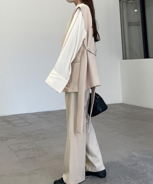 Louere（ルエレ）の「ノーカラーVネックベルト付きベスト（ベスト・レディース・モカ/ブラック/ライトベージュ/ダークベージュ・FREE）」の10枚目の写真