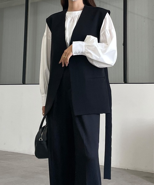 Louere（ルエレ）の「ノーカラーVネックベルト付きベスト（ベスト・レディース・モカ/ブラック/ライトベージュ/ダークベージュ・FREE）」の16枚目の写真