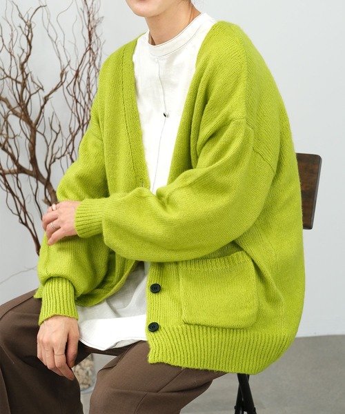 ＡＮＤＪ（アンドジェイ）の「【2022/AW】Vネックルーズカーディガン（カーディガン/ボレロ・レディース・ブルー/グリーン/ブラック/ピンク系その他/モカ/レッド・M）」の4枚目の写真