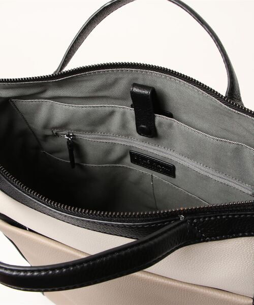 COLE HAAN（コールハーン）の「グランド アンビション コンバーチブル ラックス バックパック womens（ハンドバッグ・レディース・グレー・OSFA）」の4枚目の写真