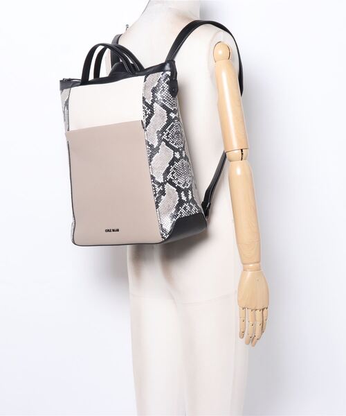 COLE HAAN（コールハーン）の「グランド アンビション コンバーチブル ラックス バックパック womens（ハンドバッグ・レディース・グレー・OSFA）」の3枚目の写真