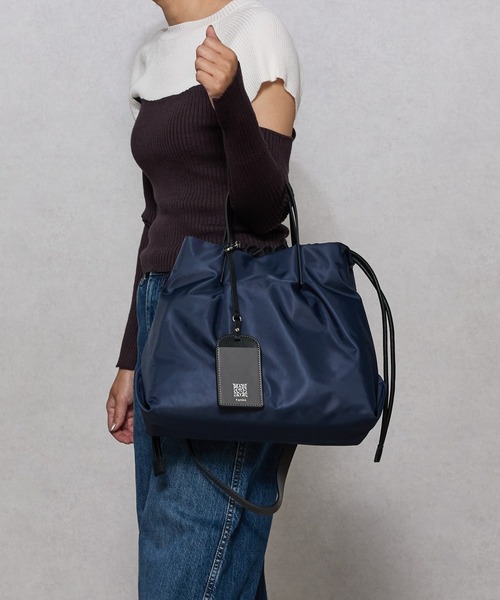 PADMA(パドマ)の「【PADMA/パドマ】カードケース付 ナイロン巾着トートバッグ(ビジネスバッグ・レディース・ベージュ/ブラック/カーキ/グレー/ネイビー/ピンク/ワイン・FREE)」の5枚目の写真