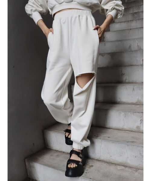 EVRIS(エヴリス)の「カットオフスウェットパンツ【セットアップ着用可能】(スウェットパンツ・レディース・ホワイト/ブラック/ブルー・FREE)」の2枚目の写真