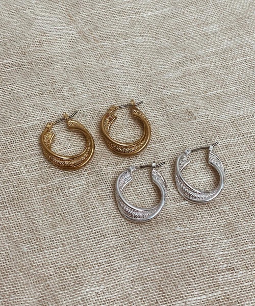 emouv by est（エモーヴバイエスト）の「emouv by est ヴィンテージタイニーピアス（ピアス（両耳用）・レディース・シルバー/ゴールド・20mm）」の7枚目の写真