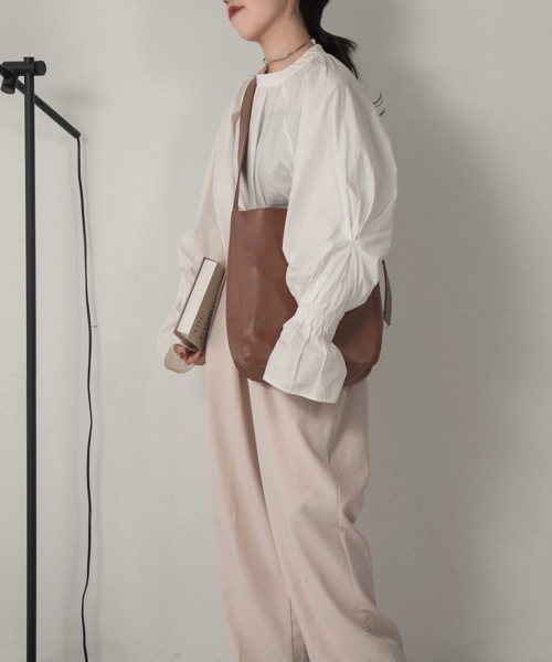 lawgy（ラウジー）の「useful square shoulder bag（ショルダーバッグ・レディース・ブラック/キャメル・FREE）」の17枚目の写真