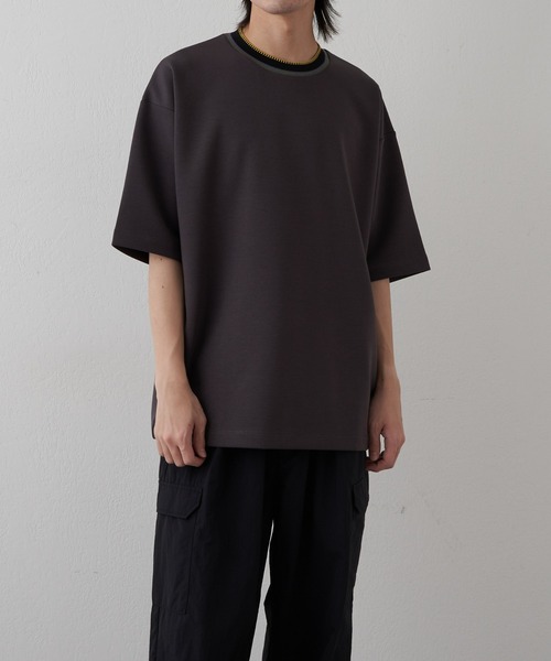 COLONY 2139（コロニートゥーワンスリーナイン）の「ダンボールクルーネックラインT（Tシャツ/カットソー・メンズ・ブラック/チャコールグレー/ホワイト・MEDIUM/LARGE）」の8枚目の写真