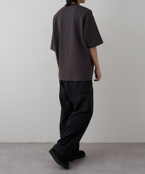 COLONY 2139（コロニートゥーワンスリーナイン）の「ダンボールクルーネックラインT（Tシャツ/カットソー・メンズ・ブラック/チャコールグレー/ホワイト・MEDIUM/LARGE）」の10枚目の写真