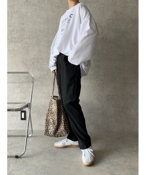 owndaily（オンデイリー）の「ストレッチテーパードタックパンツ（その他パンツ・レディース・グレー/ブラック/ベージュ・MEDIUM/LARGE）」の2枚目の写真