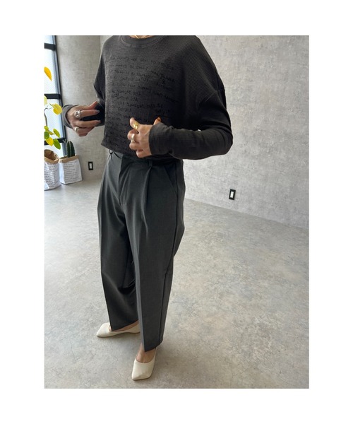 owndaily（オンデイリー）の「ストレッチテーパードタックパンツ（その他パンツ・レディース・グレー/ブラック/ベージュ・MEDIUM/LARGE）」の20枚目の写真