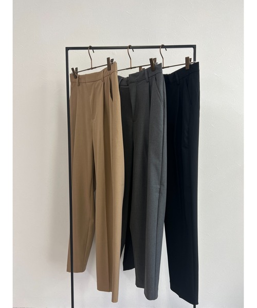 owndaily（オンデイリー）の「ストレッチテーパードタックパンツ（その他パンツ・レディース・グレー/ブラック/ベージュ・MEDIUM/LARGE）」の22枚目の写真