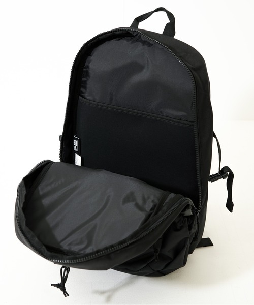 NEW ERA(ニューエラ)の「【NEW ERA/ニューエラ】URBAN PACK(バックパック/リュック・メンズ・ホワイト/ブラック・FREE)」の15枚目の写真